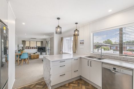 Photo of property in 2/26 Corunna Road, Milford, Auckland, 0620