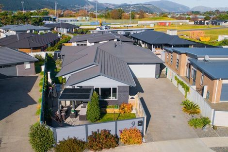 Photo of property in 9 Bridford Way, Paraparaumu, 5032