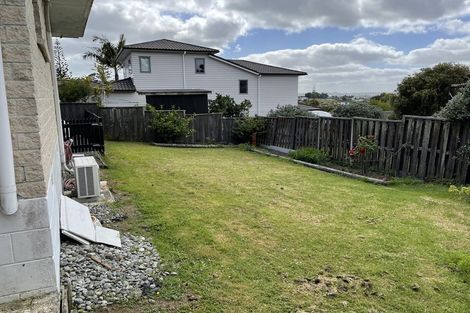 Photo of property in 2/17 Jenelin Road, Glendene, Auckland, 0602