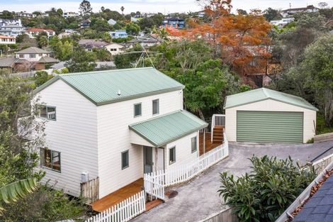 Photo of property in 32a Deverell Place, Northcross, Auckland, 0632