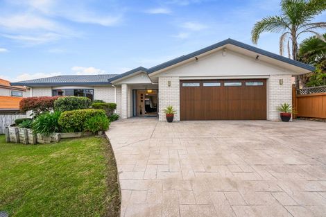 Photo of property in 72 Marina View Drive, West Harbour, Auckland, 0618