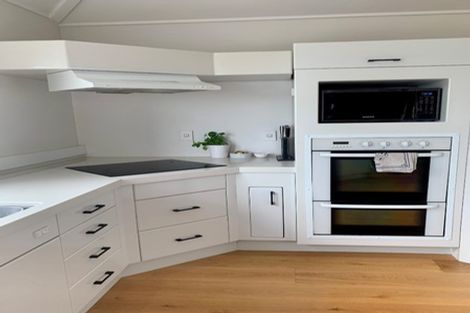 Photo of property in 1/70 Ocean View Road, Northcote, Auckland, 0627