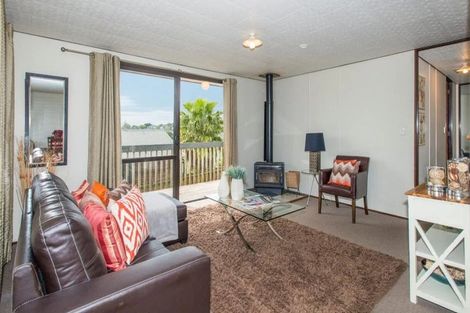 Photo of property in 1/233 Glengarry Road, Glen Eden, Auckland, 0602