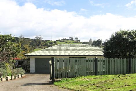 Photo of property in 13 Whaka Road, Maungaturoto, 0520