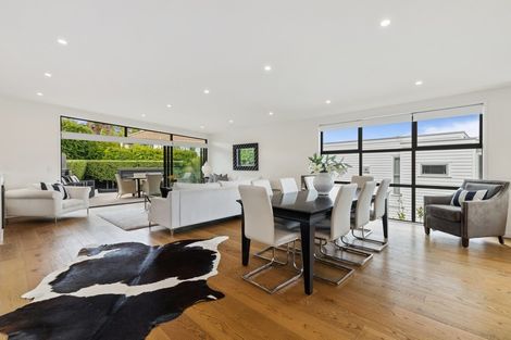 Photo of property in 4c Beach Road, Castor Bay, Auckland, 0620