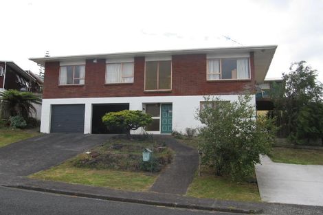 Photo of property in 1 Colin Wild Place, Glenfield, Auckland, 0629