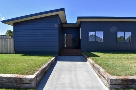 Photo of property in 4 Macrocarpa Lane, Carterton, 5713