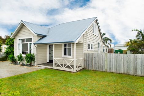 Photo of property in 27 Disraeli Street, Gisborne, 4010