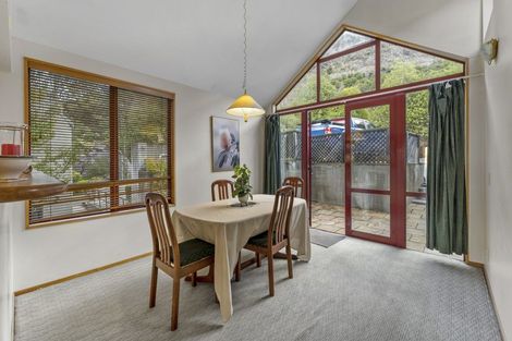Photo of property in 22a Evergreen Place, Sunshine Bay, Queenstown, 9300