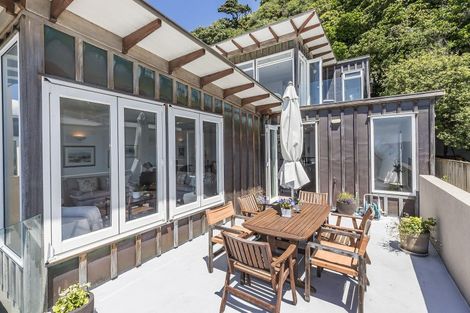 Photo of property in 353a Karaka Bay Road, Karaka Bays, Wellington, 6022