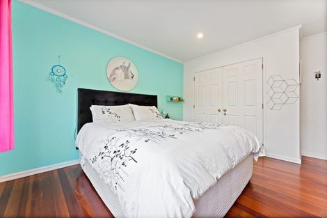 Photo of property in 10 Ballini Rise, West Harbour, Auckland, 0618