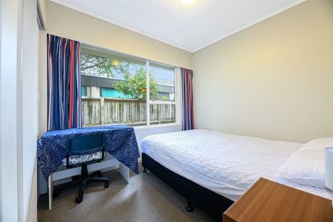 Photo of property in 2/69 Hepburn Road, Glendene, Auckland, 0602