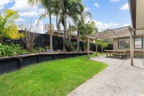 Photo of property in 4 Adrigole Place, East Tamaki, Auckland, 2013
