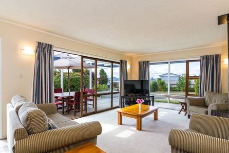 Photo of property in 9 Reeves Road, Acacia Bay, Taupo, 3330