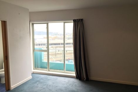 Photo of property in Endeavour Apartments, 15/125 Thorndon Quay, Pipitea, Wellington, 6011