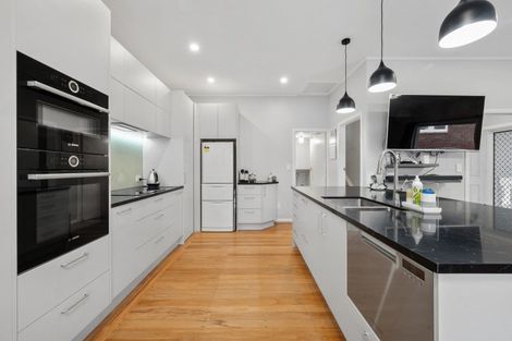 Photo of property in 12 Gerwyn Place, Pakuranga Heights, Auckland, 2010