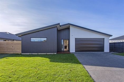 Photo of property in 27 Valour Drive, Rangiora, 7400