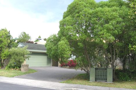 Photo of property in 13 Kerlin Crescent, West Harbour, Auckland, 0618