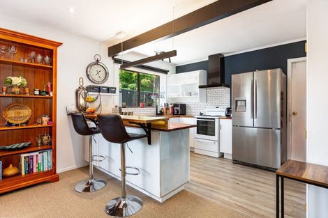 Photo of property in 72 Elizabeth Street, Waikanae, 5036