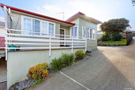 Photo of property in 1/64 Hogans Road, Glenfield, Auckland, 0629