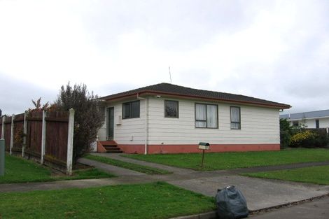 Photo of property in 15 Cumberland Place, Kelvin Grove, Palmerston North, 4414