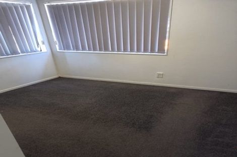 Photo of property in 2/24 Janese Place, Weymouth, Auckland, 2103