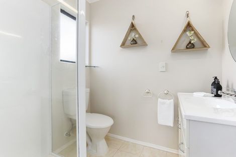 Photo of property in 7 Berkshire Terrace, Massey, Auckland, 0614