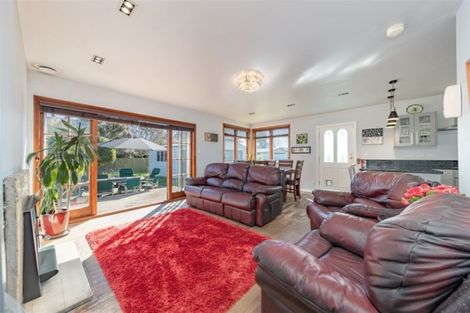 Photo of property in 2 Whakataki Grove, Waiwhetu, Lower Hutt, 5010