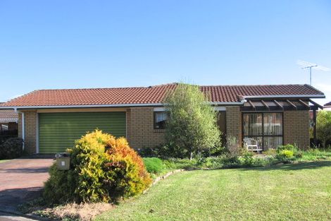 Photo of property in 7 Bosnyak Drive, Te Atatu South, Auckland, 0610