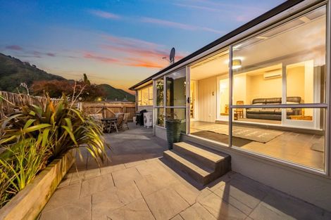 Photo of property in 19 Denver Grove, Totara Park, Upper Hutt, 5018