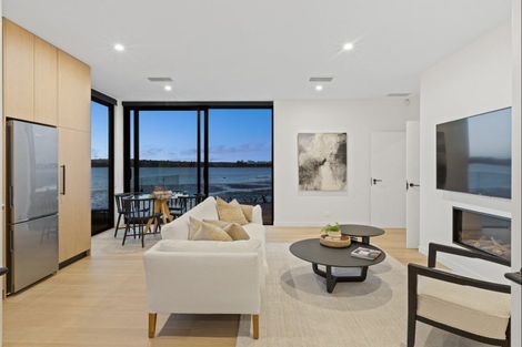 Photo of property in 17 Lansdowne Street, Bayswater, Auckland, 0622