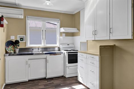 Photo of property in 84 Broadway, Waitara, 4320