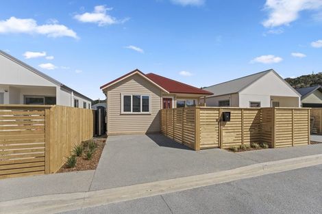 Photo of property in 4/5 Westminster Road, Wainuiomata, Lower Hutt, 5014