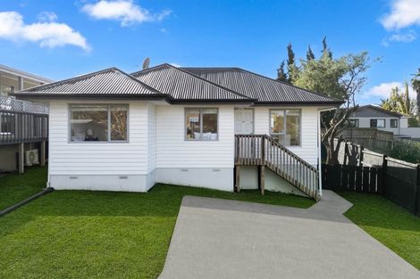 Photo of property in 12 Quincey Place, Massey, Auckland, 0614