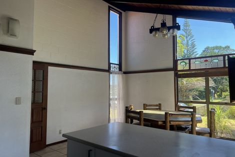 Photo of property in 96 Becroft Drive, Forrest Hill, Auckland, 0620