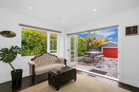 Photo of property in 37 Harbour View Road, Point Chevalier, Auckland, 1022