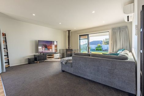Photo of property in 10 Cyprus Place, Fitzherbert, Palmerston North, 4410