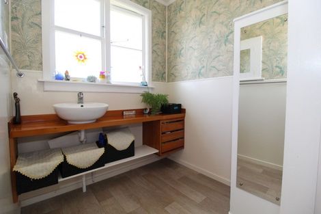 Photo of property in 35 Rhodes Street, Waimate, 7924