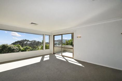 Photo of property in 24 Domain Crescent, Muriwai, Waimauku, 0881