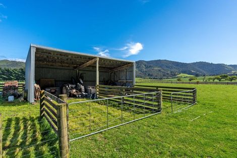 Photo of property in 360 Western Lake Road, Western Lake, Featherston, 5773