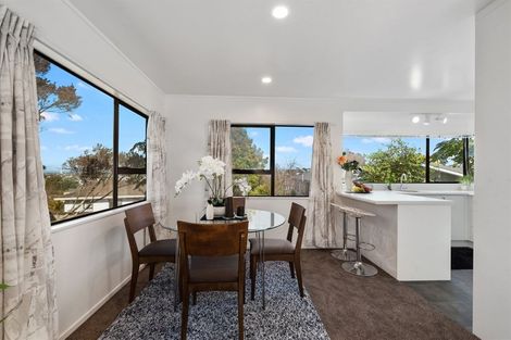 Photo of property in 2/5 Remus Place, Totara Vale, Auckland, 0629