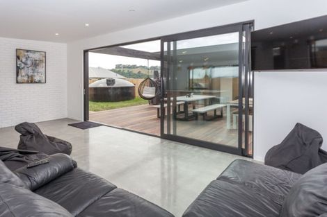 Photo of property in 31 Longreach Drive, Cooks Beach, Whitianga, 3591