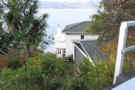 Photo of property in 44 Fortification Road, Karaka Bays, Wellington, 6022