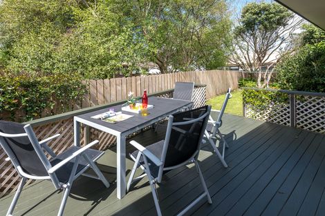 Photo of property in 25 Gosford Drive, Botany Downs, Auckland, 2010