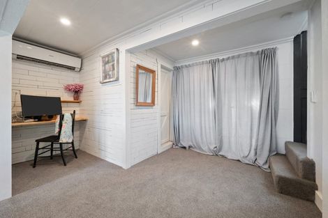 Photo of property in 2a Ripon Street, Lyttelton, 8082