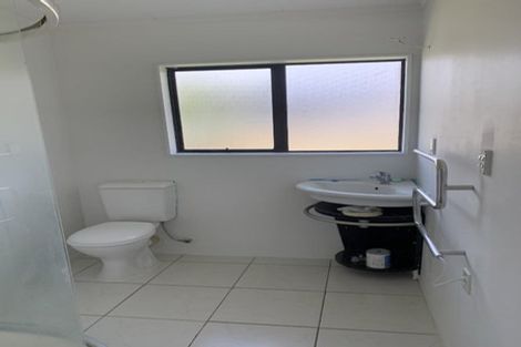 Photo of property in 75 Trias Road, Totara Vale, Auckland, 0629