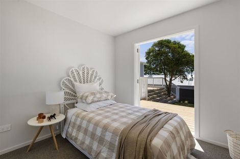 Photo of property in 61 Moncks Spur Road, Redcliffs, Christchurch, 8081