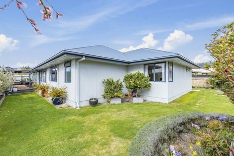 Photo of property in 14 Lakemere Way, Kinloch, Taupo, 3377
