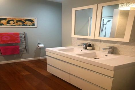 Photo of property in 33 Rua Street, Lyall Bay, Wellington, 6022