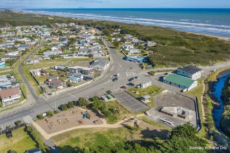 Photo of property in 4 Hunia Terrace, Himatangi Beach, Foxton, 4891